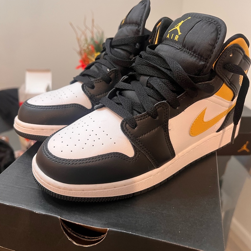 Nike Air Kids Shoes - Black and Yellow